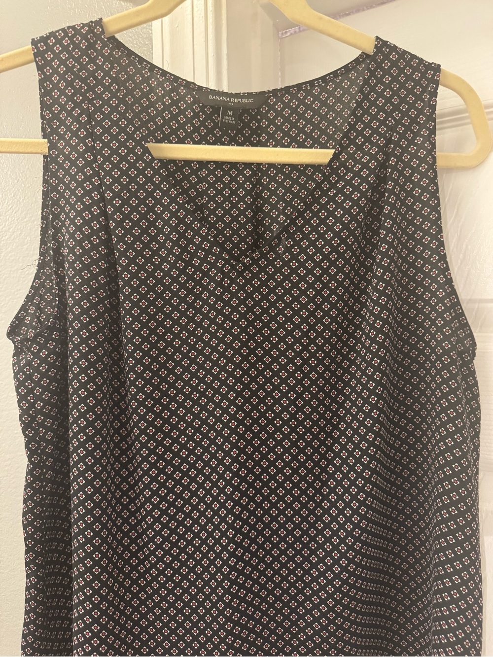 Banana Republic Black and Red Printed Sleeveless Camisole Size Medium
